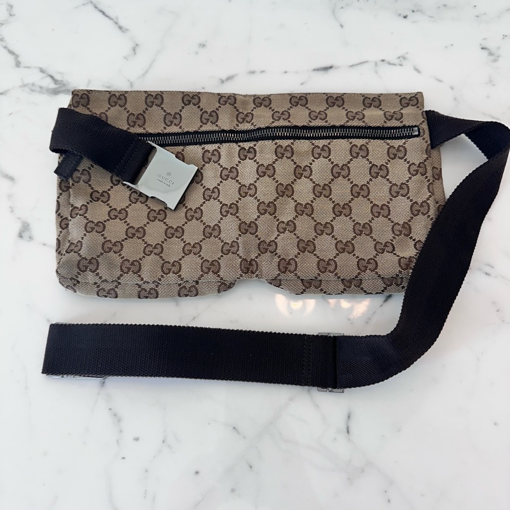 Gucci GG canvas waist bag with brown leather trim and silver-tone hardware - Picture 2 of 13